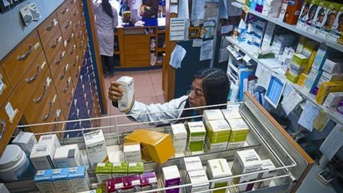 Medicamentos almacenados en una farmacia de Barcelona.
