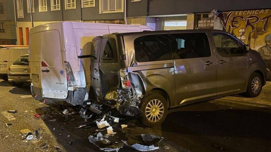 Localizado un conductor que se dio a la fuga tras chocar de madrugada contra tres coches estacionados