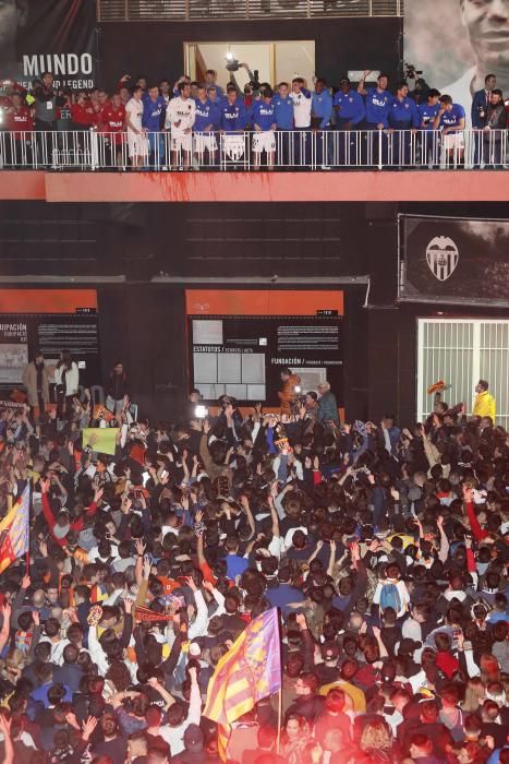 Euforia en el balcón de Mestalla