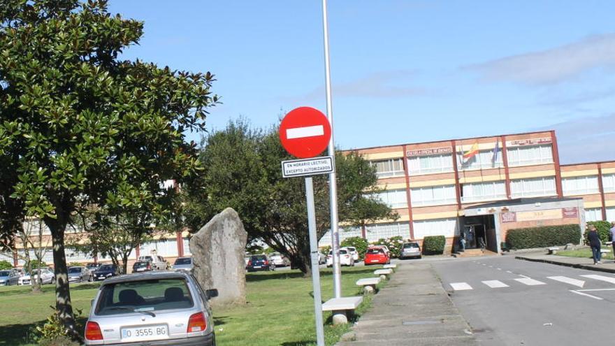 Fallece una profesora de 57 años de forma fulminante cuando daba clase en Luarca