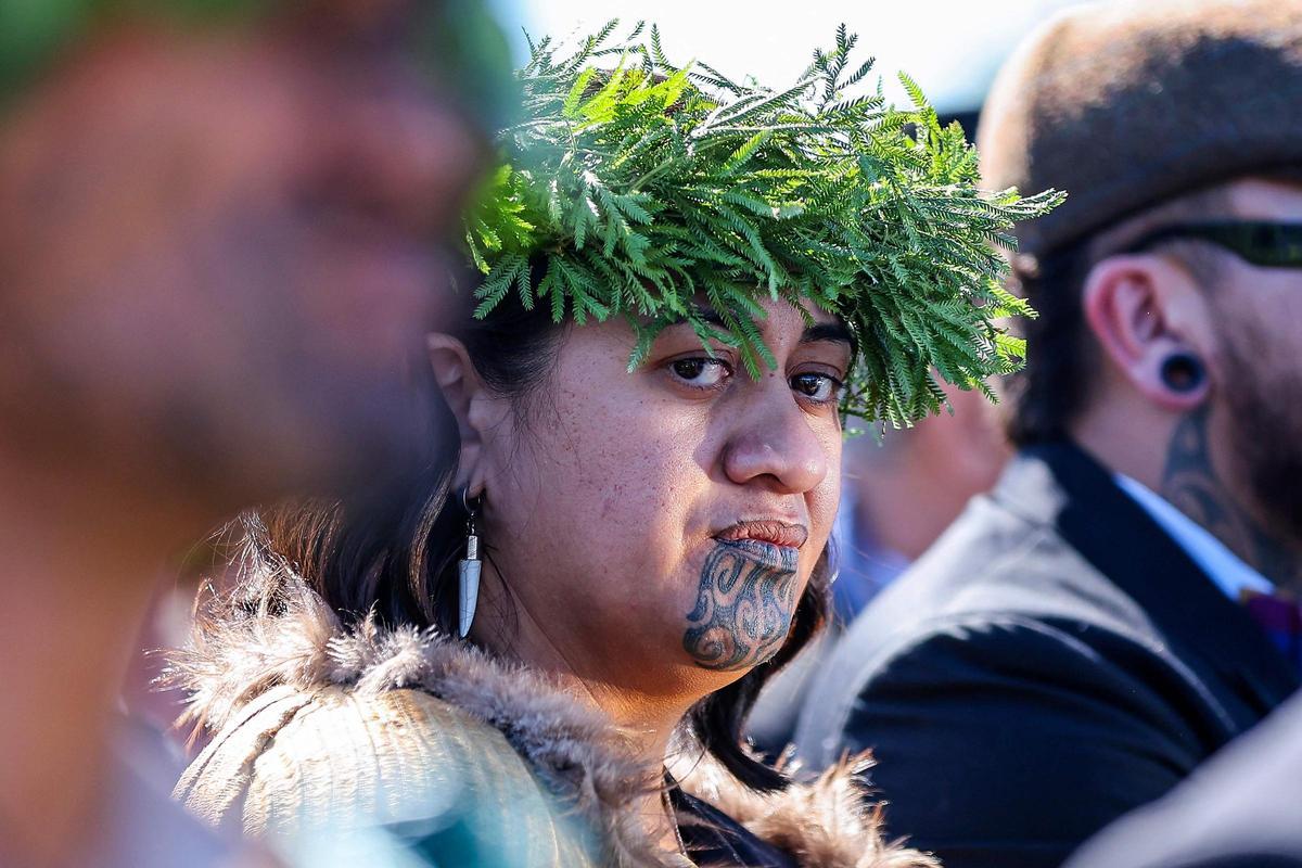 Los maorís de Nueva Zelanda nombran a una mujer de 27 años reina de los indígenas