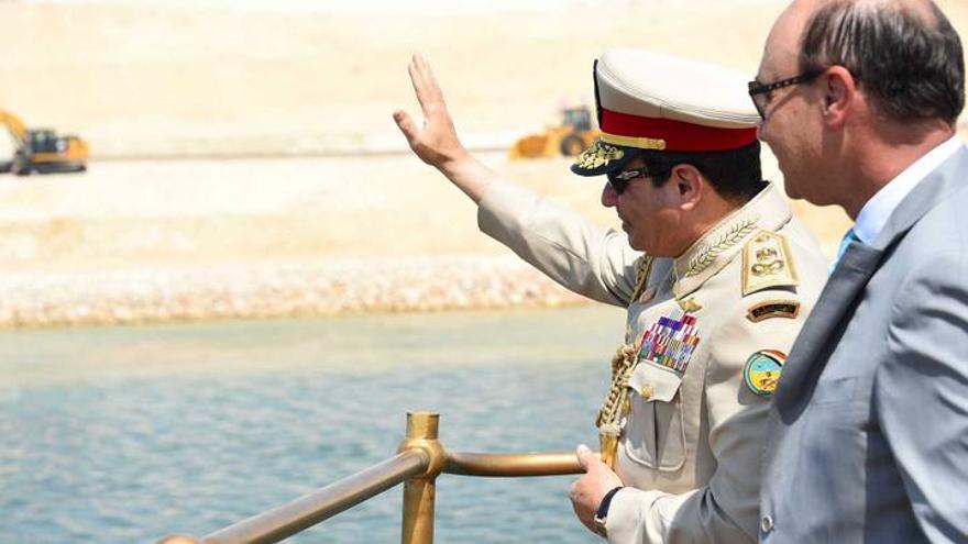 Al Sisi y Hollande inauguran el nuevo Canal de Suez