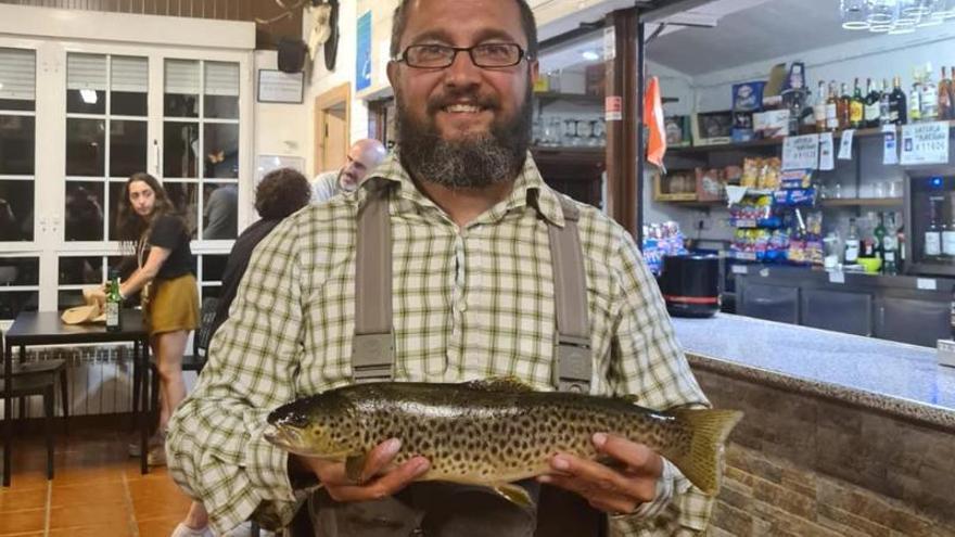 Los ríos alleranos echan la caña fuera de Asturias para atraer a más pescadores