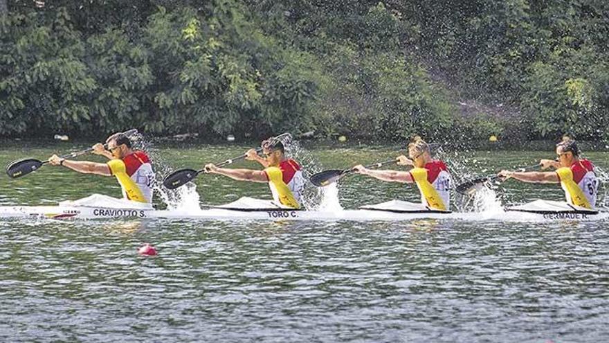 El K4 500 español con Marcus Cooper en la tercera plaza.