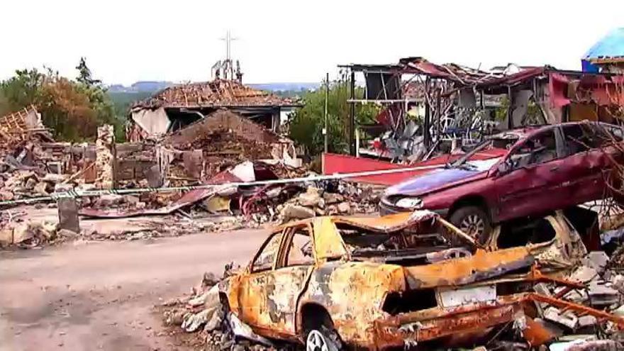 "No reconozco el pueblo": la reacción de los vecinos de Tui al observar el lugar de la explosión