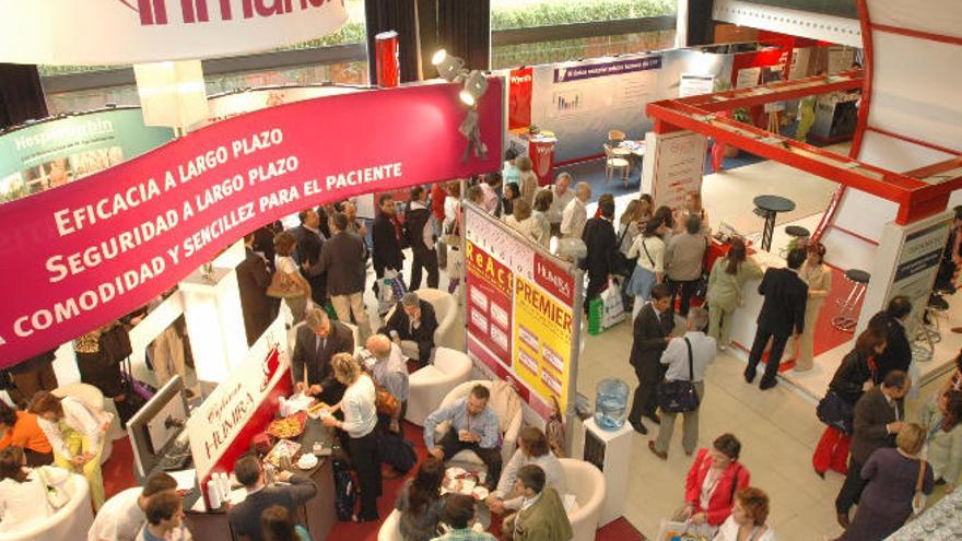 Stand de farmacéuticas en un congreso médico celebrado en la Isla.