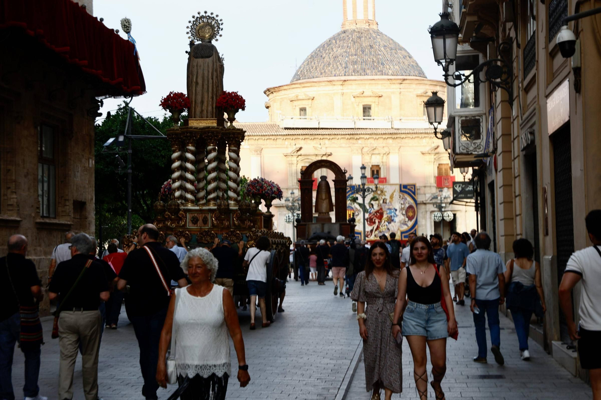 El Corpus recorre las calles de València en el Traslado
