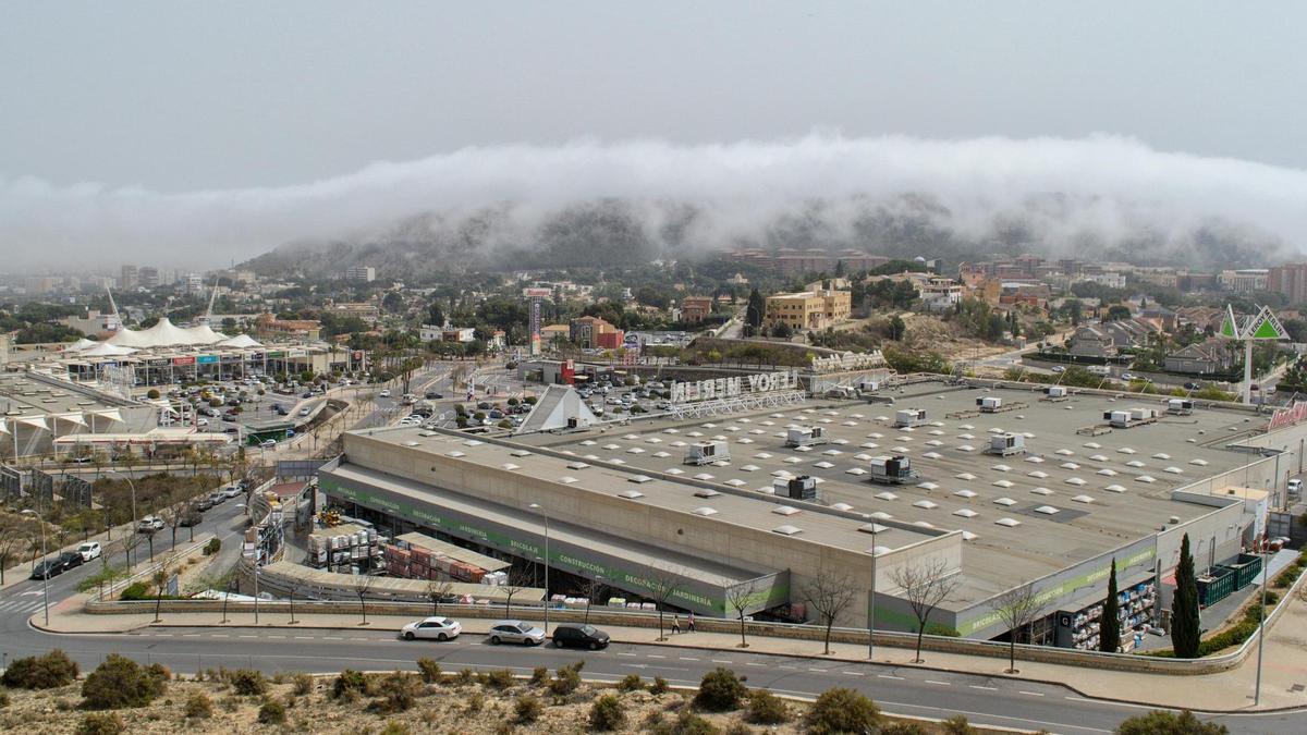 Así cubría la "niebla caliente" el cielo de Alicante