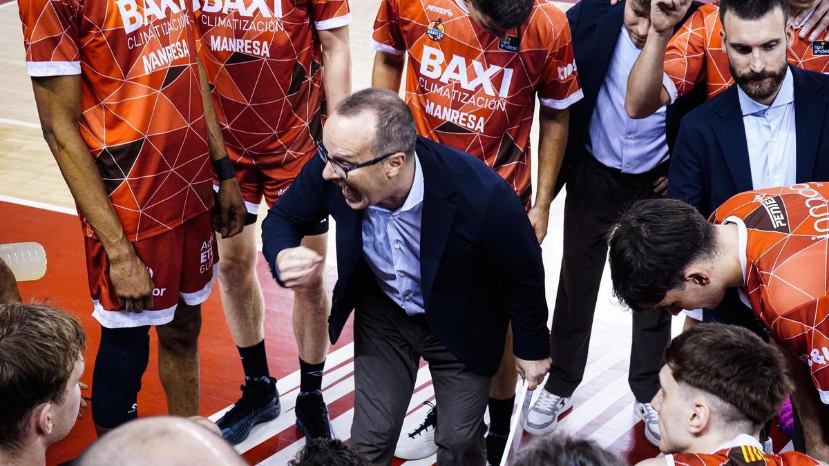 Diego Ocampo, demanant intensitat durant un dels temps morts