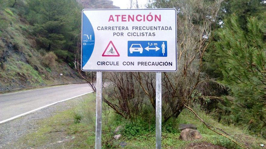 Uno de los carteles informativos ya instalados por la Diputación de Málaga.