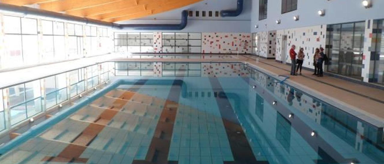 El recurso de una empresa paraliza el concurso para abrir la piscina cubierta