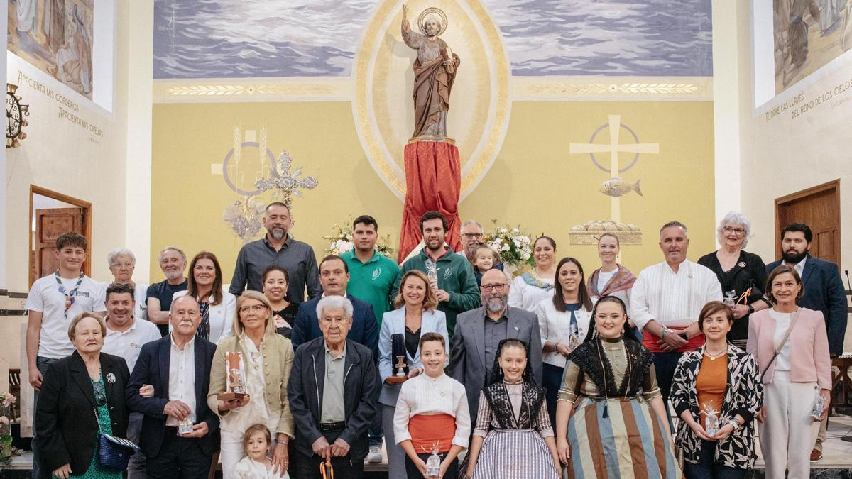 La parroquia de Sant Pere del Grau ha acogido una misa para celebrar el 25 aniversario del campanario.