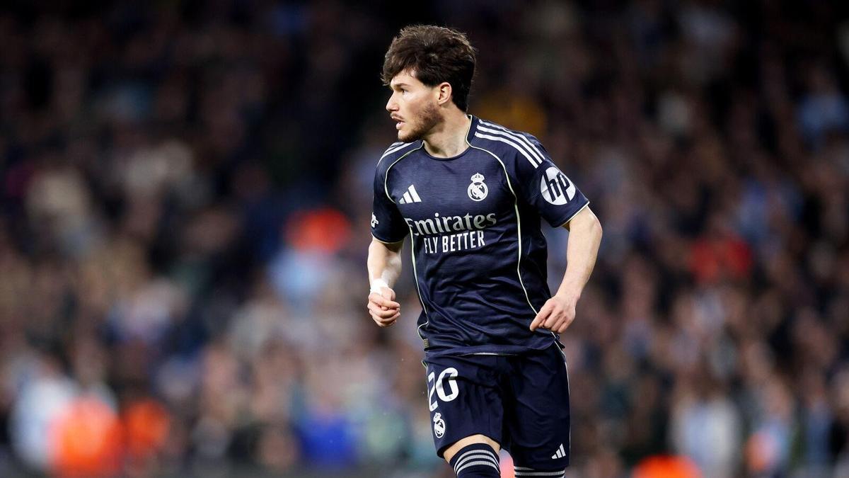 Fran García, en un partido entre el Manchester City y el Real Madrid en la Champions League