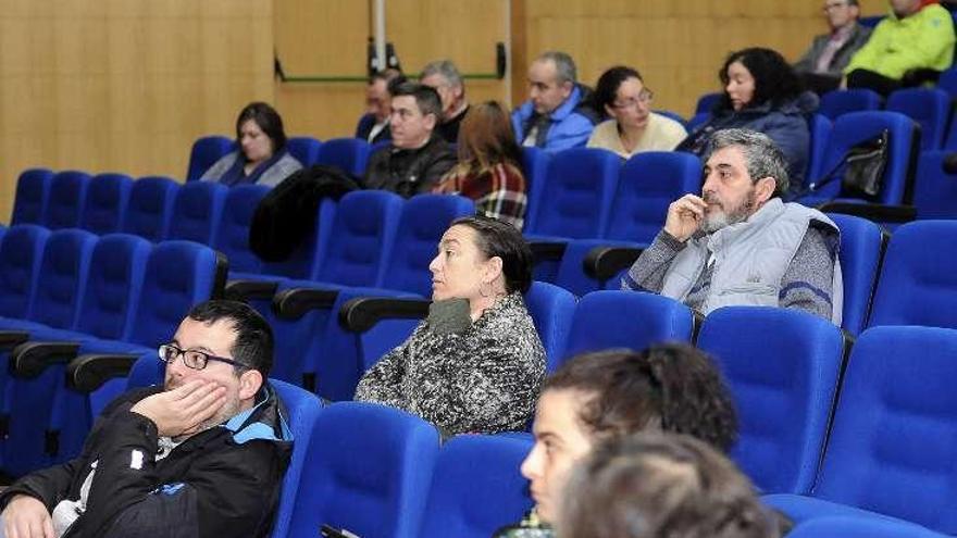 Asistentes a la charla en el Salón Teatro. // Bernabé/Javier Lalín