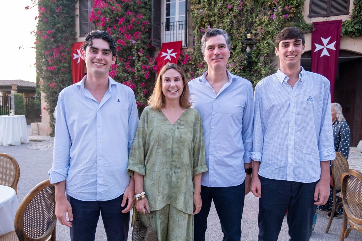 La celebración del tradicional cóctel solidario de la Orden de Malta, en imágenes