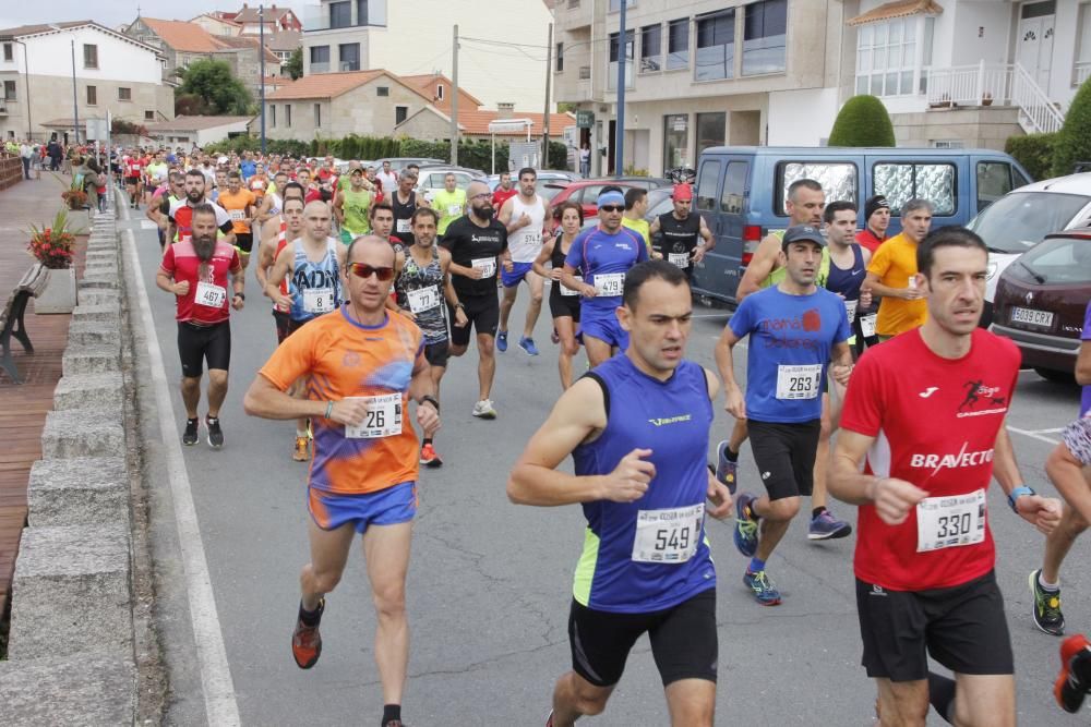 Más de medio millar de corredores completaron el espectacular y exigente recorrido de 21 kilómetros por la Costa da Vela de Cangas.