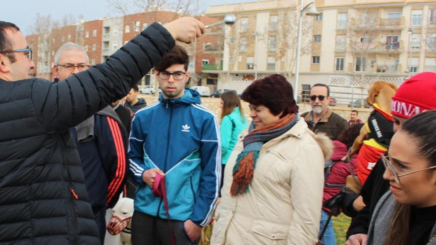 Más de 200 vecinos participaron en la V Marcha Canina &quot;Senda del Mar&quot;