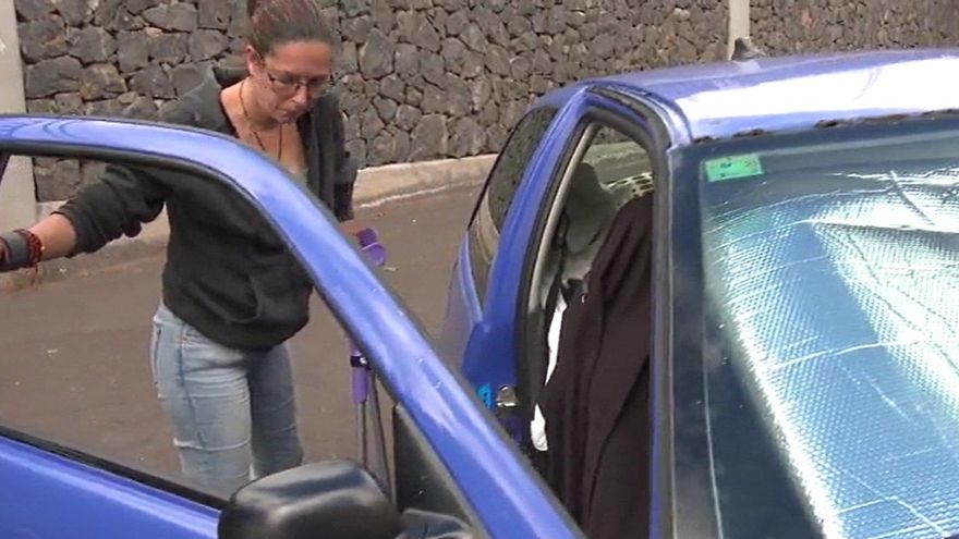 Natalia, una canaria obligada a vivir en su coche por los elevados precios de alquiler