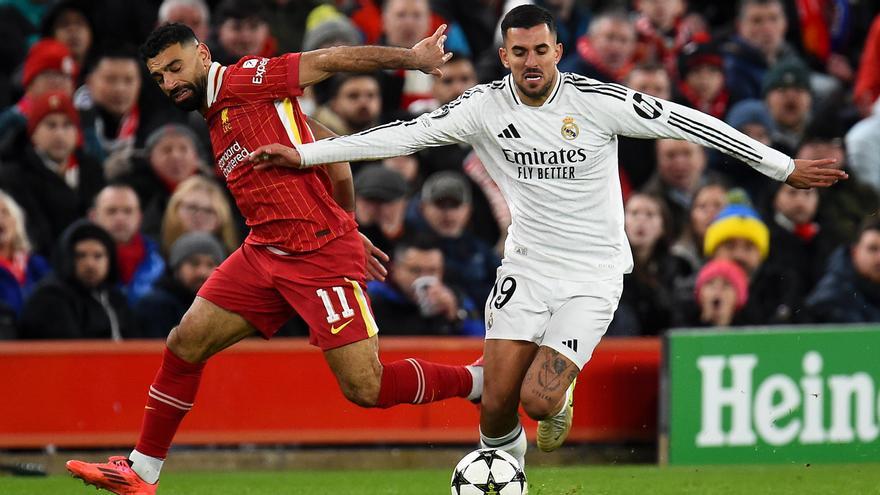 Mohamed Salah (L) y Dani Ceballos.