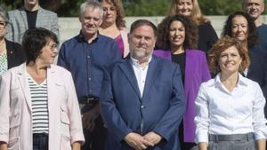 L’expresident d’ERC Oriol Junqueras (centre), junt amb altres membres de la seva candidatura al lideratge del partit, diumenge passat. | MARTA PÉREZ / EFE