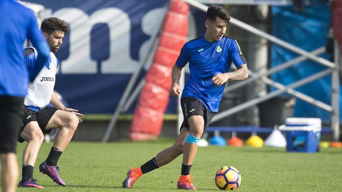 Hernán Pérez, en un entrenamiento del Espanyol.