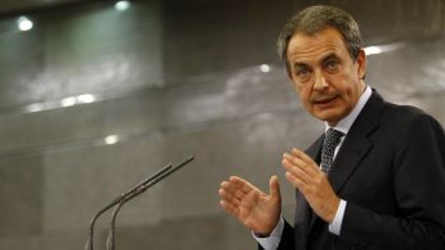 Zapatero se somete a los deseos de Rubalcaba y adelanta las elecciones