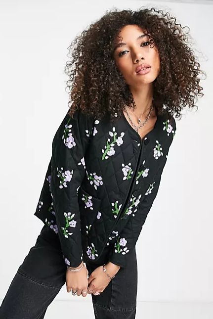 Chaqueta negra acolchada con estampado floral de Object
