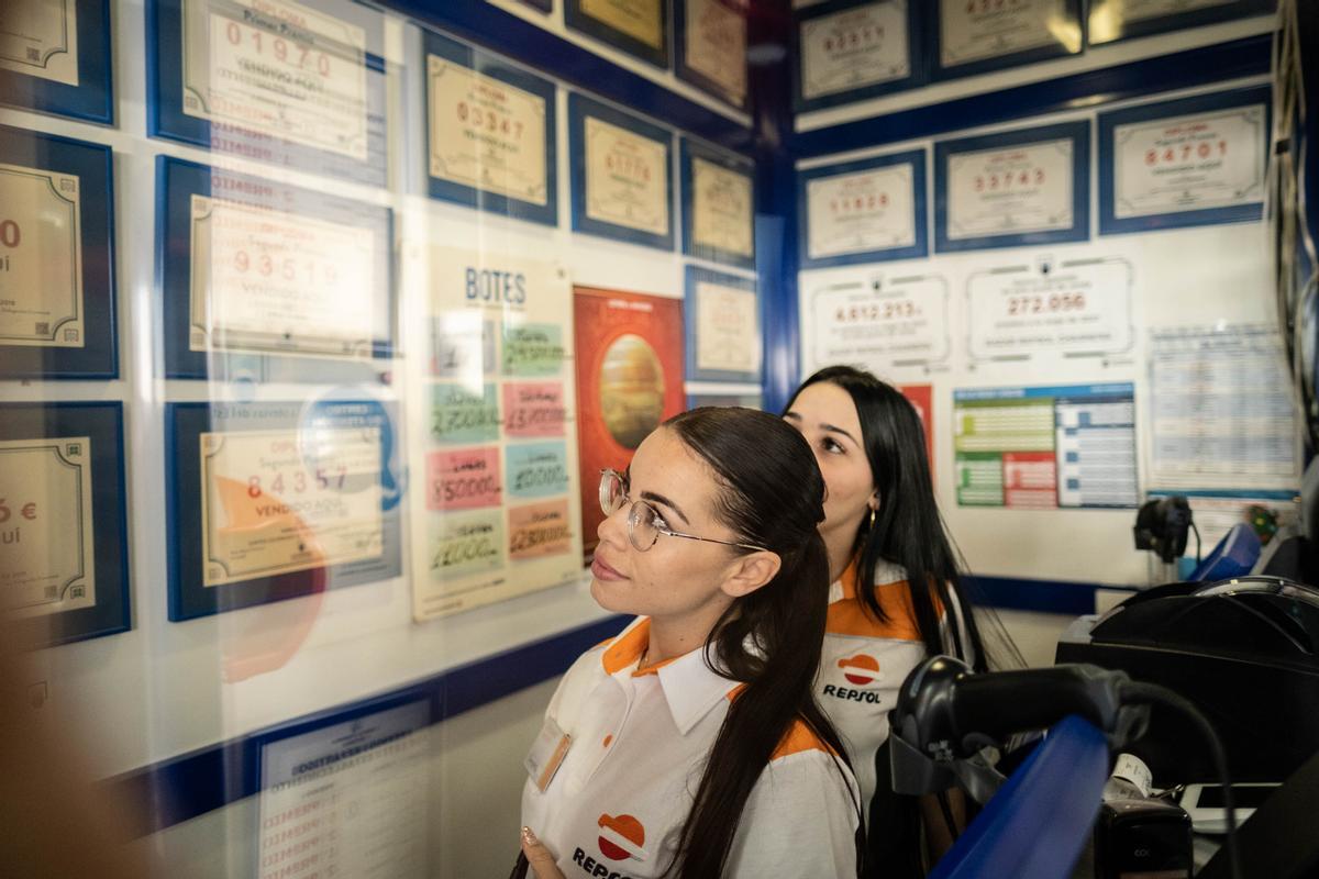 Celebración del Gordo en la gasolinera de Granadilla