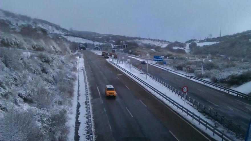 Nevada en la A-52  a la altura de Padornelo (Zamora).