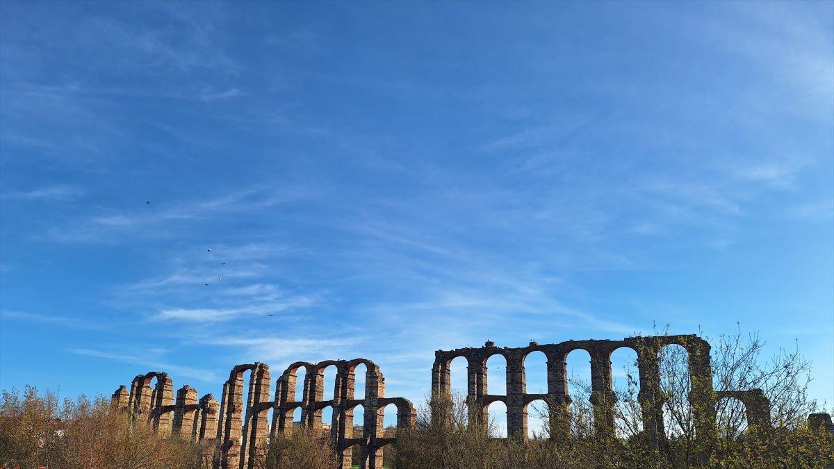 El cielo permanece despejado en Extremadura durante la jornada de este martes de Semana Santa.