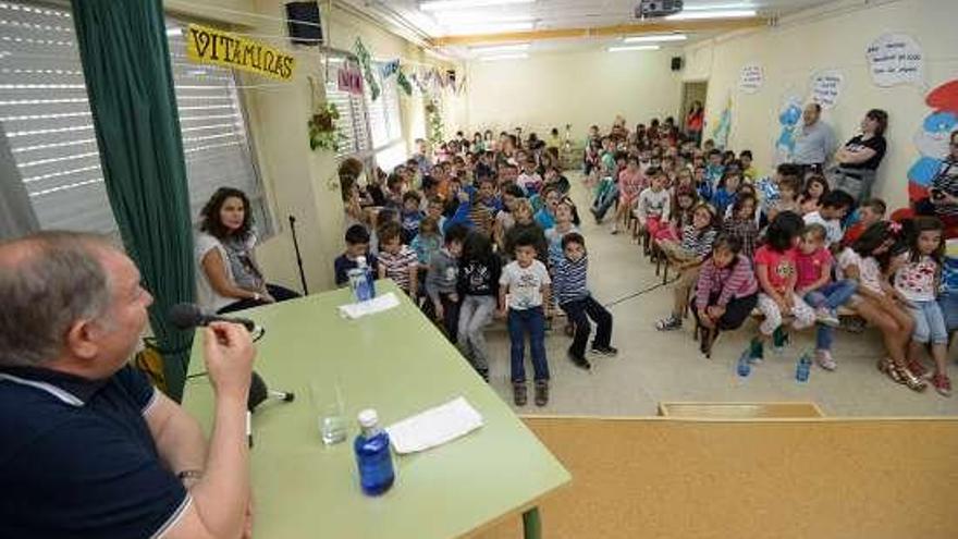 Benigno Campos ofreció una charla a los chavales. // G. Santos