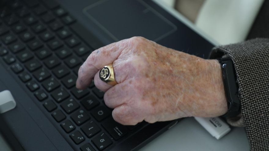 Contra la brecha socio-digital: arranca la cuarta edición del taller &#039;Mayores con Wifi&#039; en Andalucía
