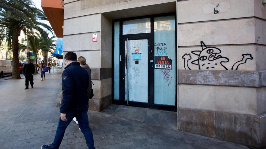 La banca frena el cierre de oficinas en Alicante y vuelve a crear empleo