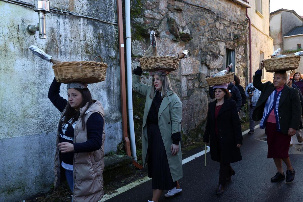 Los lacones avanzando por las aldeas.