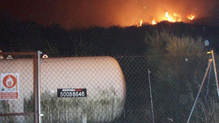 El traslado de pacientes del Hospital de Navalmoral por el fuego se debió a que los medios aéreos no podían intervenir