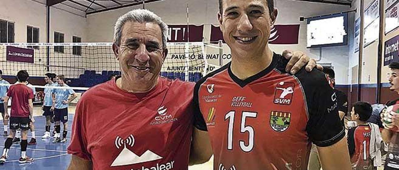 Andreu Mesquida junto a su hijo Xesc, jugador del ConectaBalear Manacor.