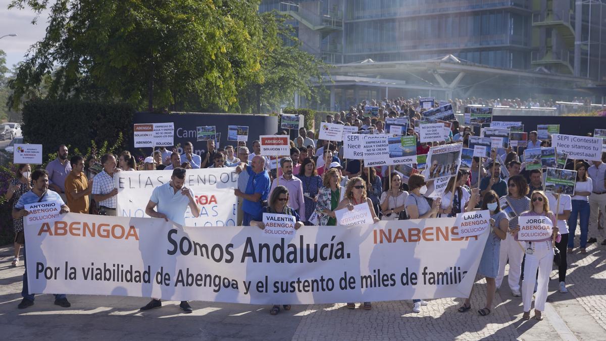 Concentración de los trabajadores de Abengoa.