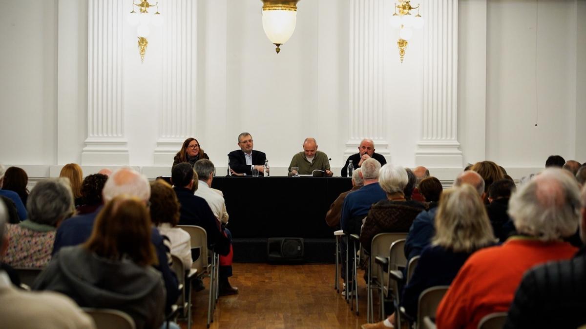Gran asistencia de público en la presentación de Papers de la Costera.