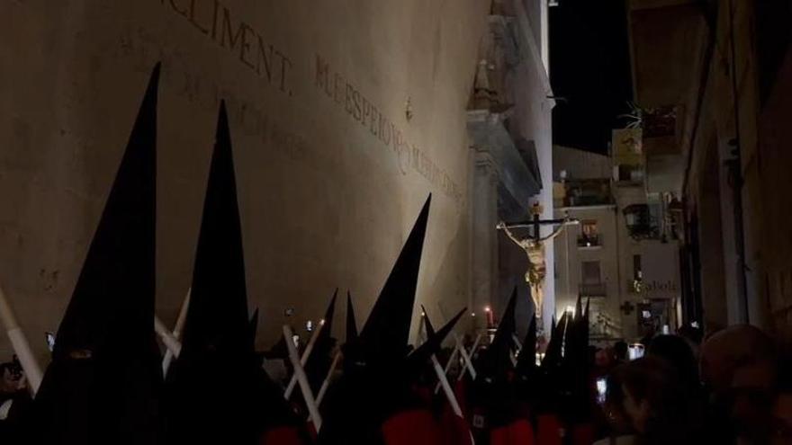 Semana Santa en Alicante 2026: así ha sido la salida del Cristo de la Buena Muerte de la concatedral de San Nicolás