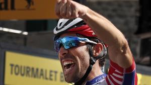 Thibaut Pinot celebra la victoria en el Tourmalet.