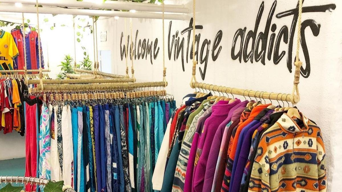 Mahalo Vintage, con cuatro locales en Barcelona, es la catedral de los feligreses del vintage.