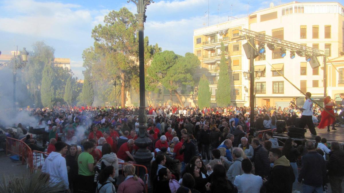 La fiesta del Primero de Mayo en la plaza del Ayuntamiento.