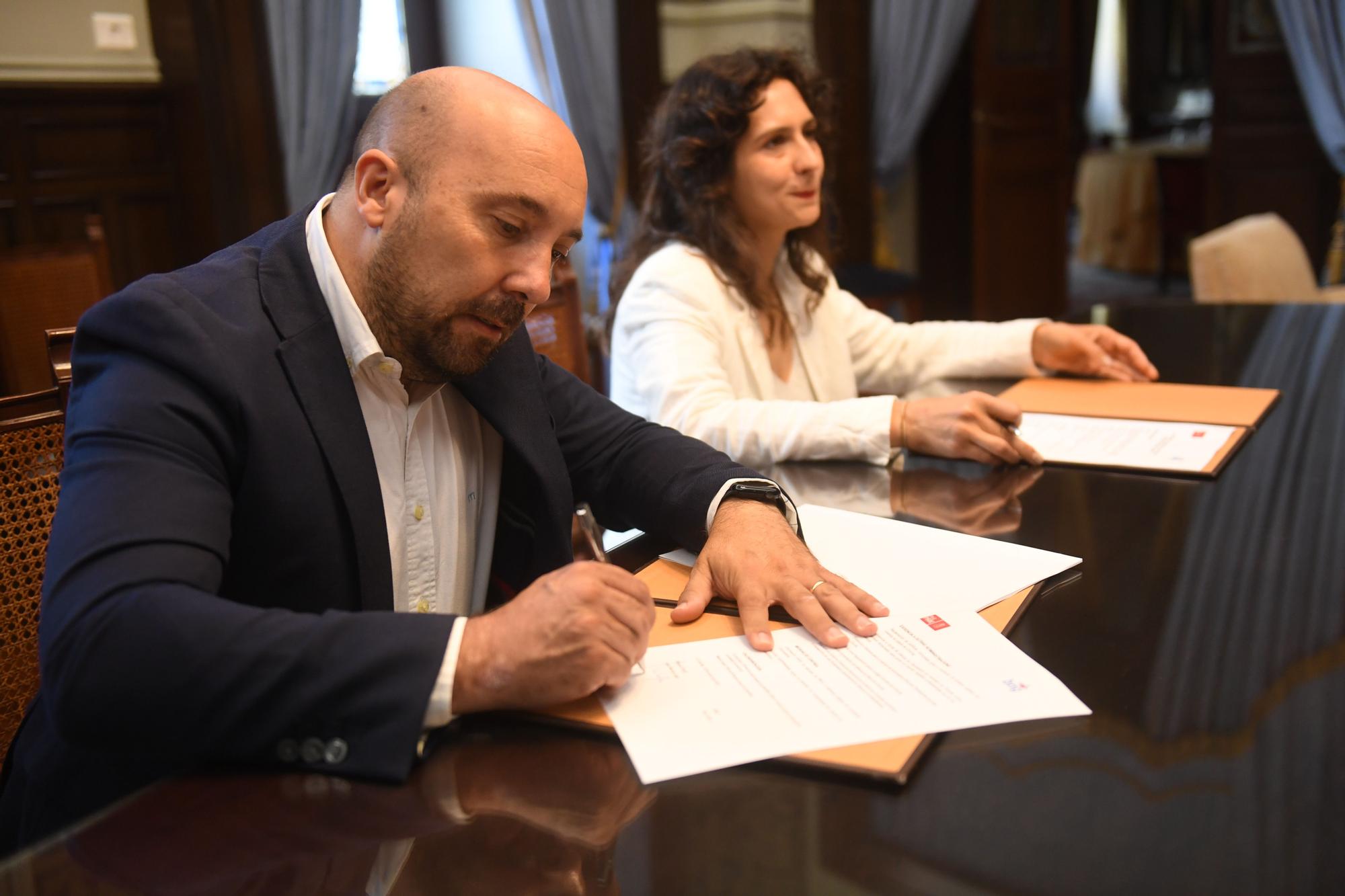 Firma del acuerdo PSOE-BNG en A Coruña