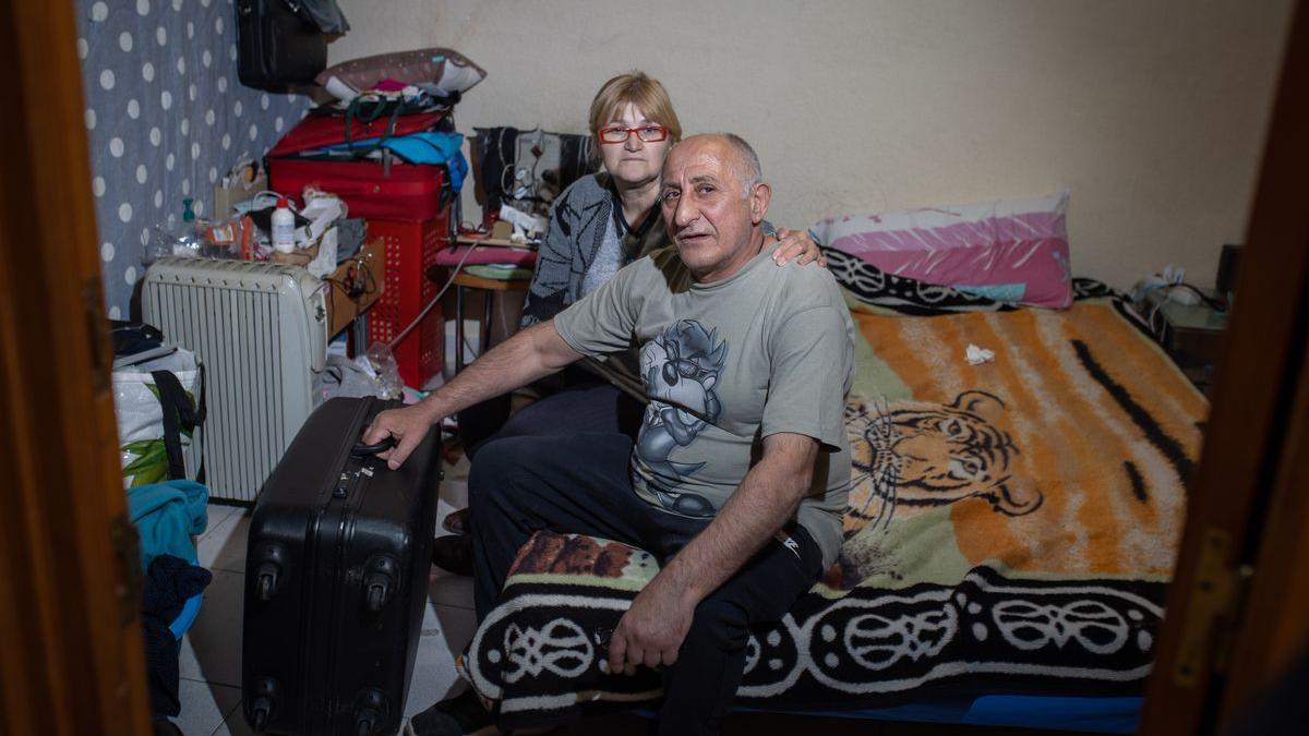 León y Maia Vephkhpvia, en la vivienda de la Fundació Social de l’Habitatge en el barrio de Sant Andreu de Barcelona.