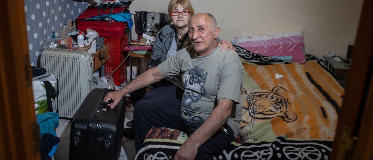 León y Maia Vephkhpvia, en la vivienda de la Fundació Social de l’Habitatge en el barrio de Sant Andreu de Barcelona.