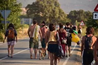 Galería | La rave ilegal de La Granja comienza a desalojarse de forma escalonada