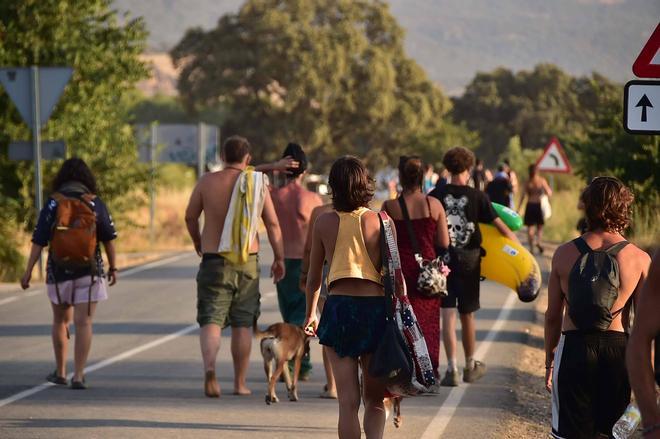 Galería | La rave ilegal de La Granja comienza a desalojarse de forma escalonada