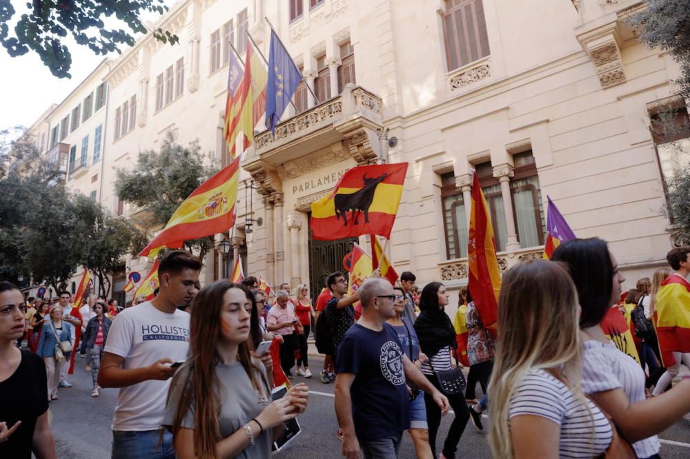 Más de 300 personas se manifiestan en Palma en el día de la Hispanidad