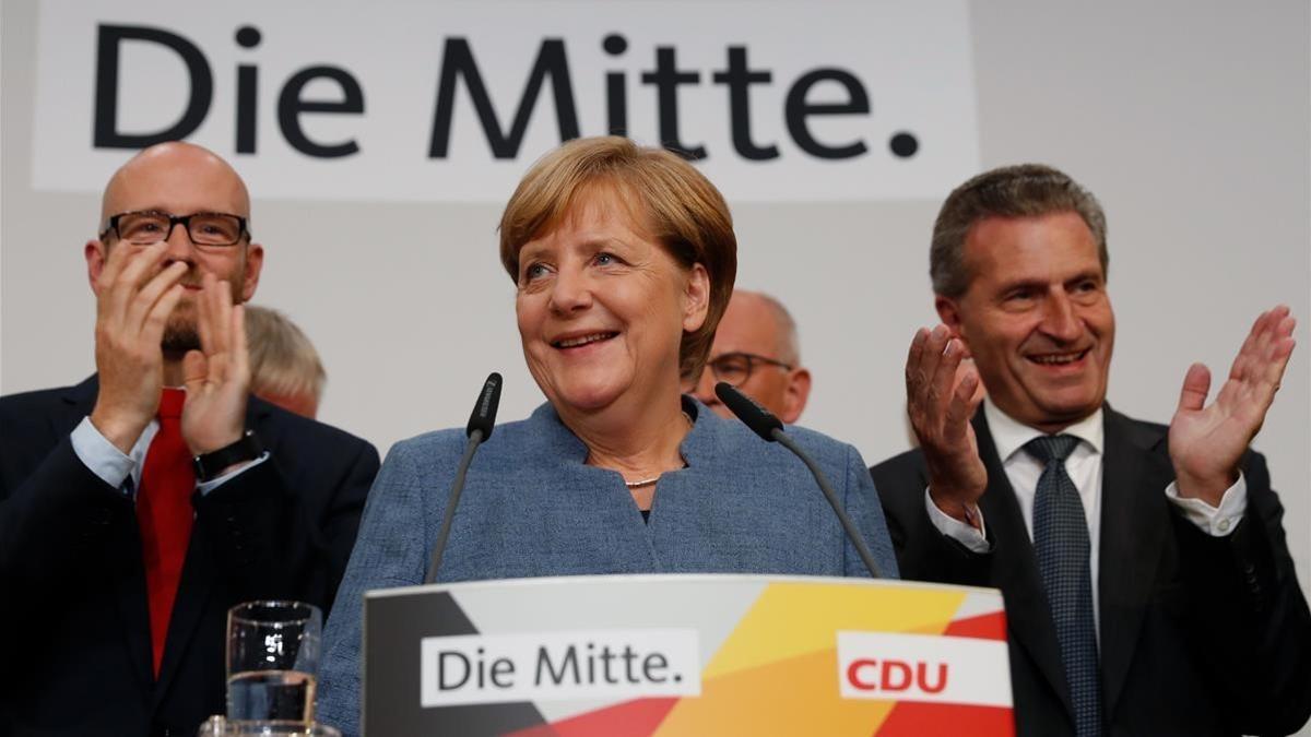 Merkel se dirige a sus seguidores tras conocerse los resultados electorales