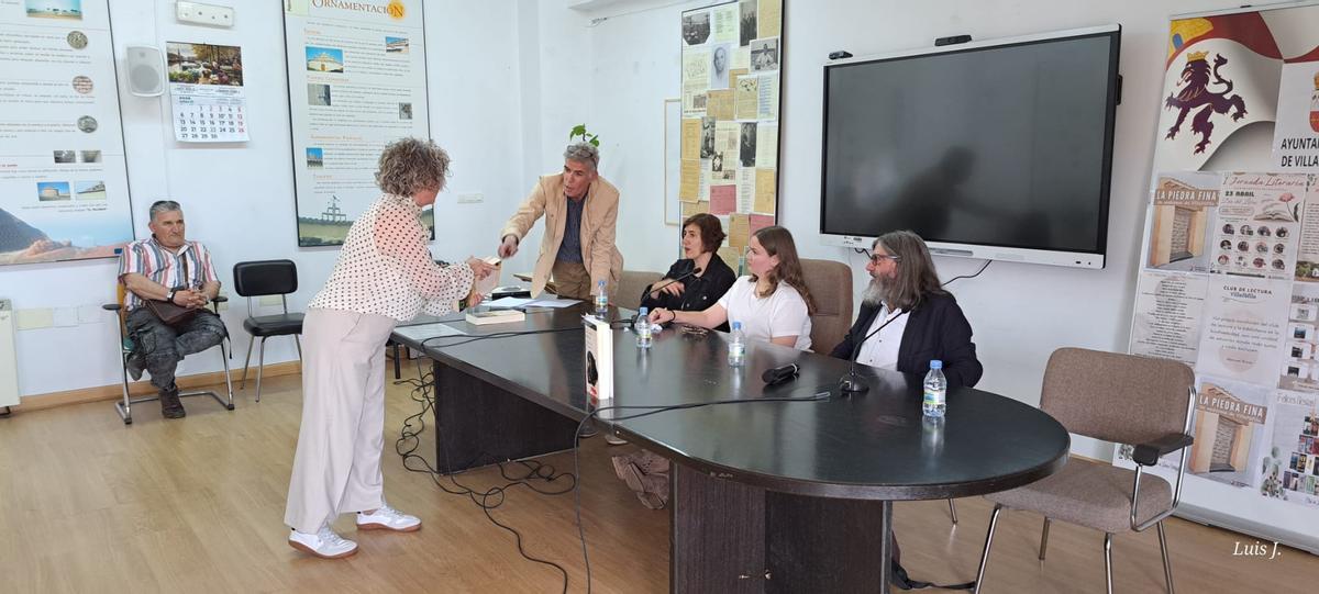 GALERÍA | Villafáfila celebra el Día del Libro con tres escritores